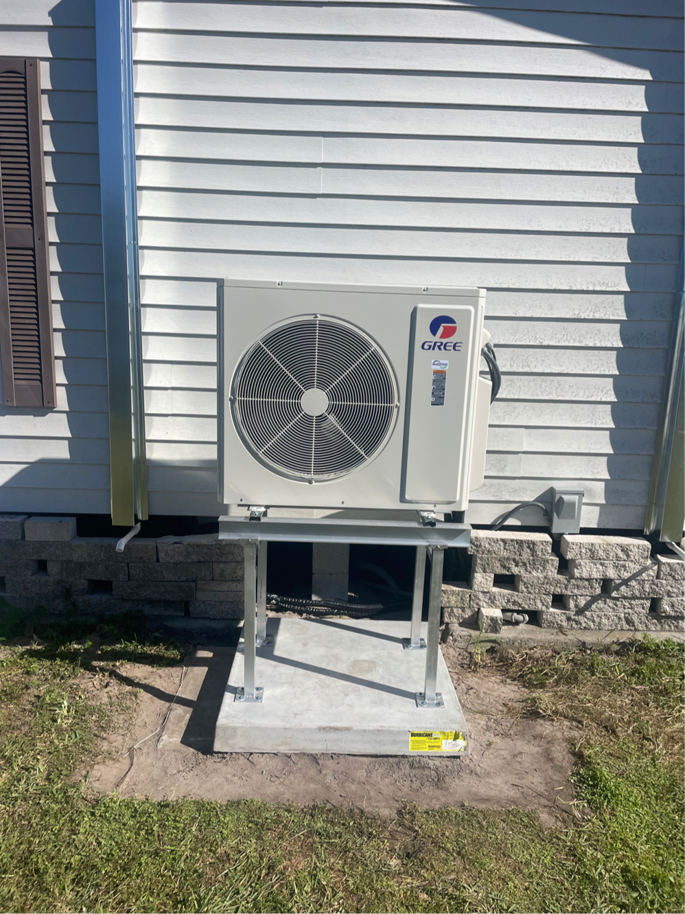 New Gree condenser unit installation by Farrell AC